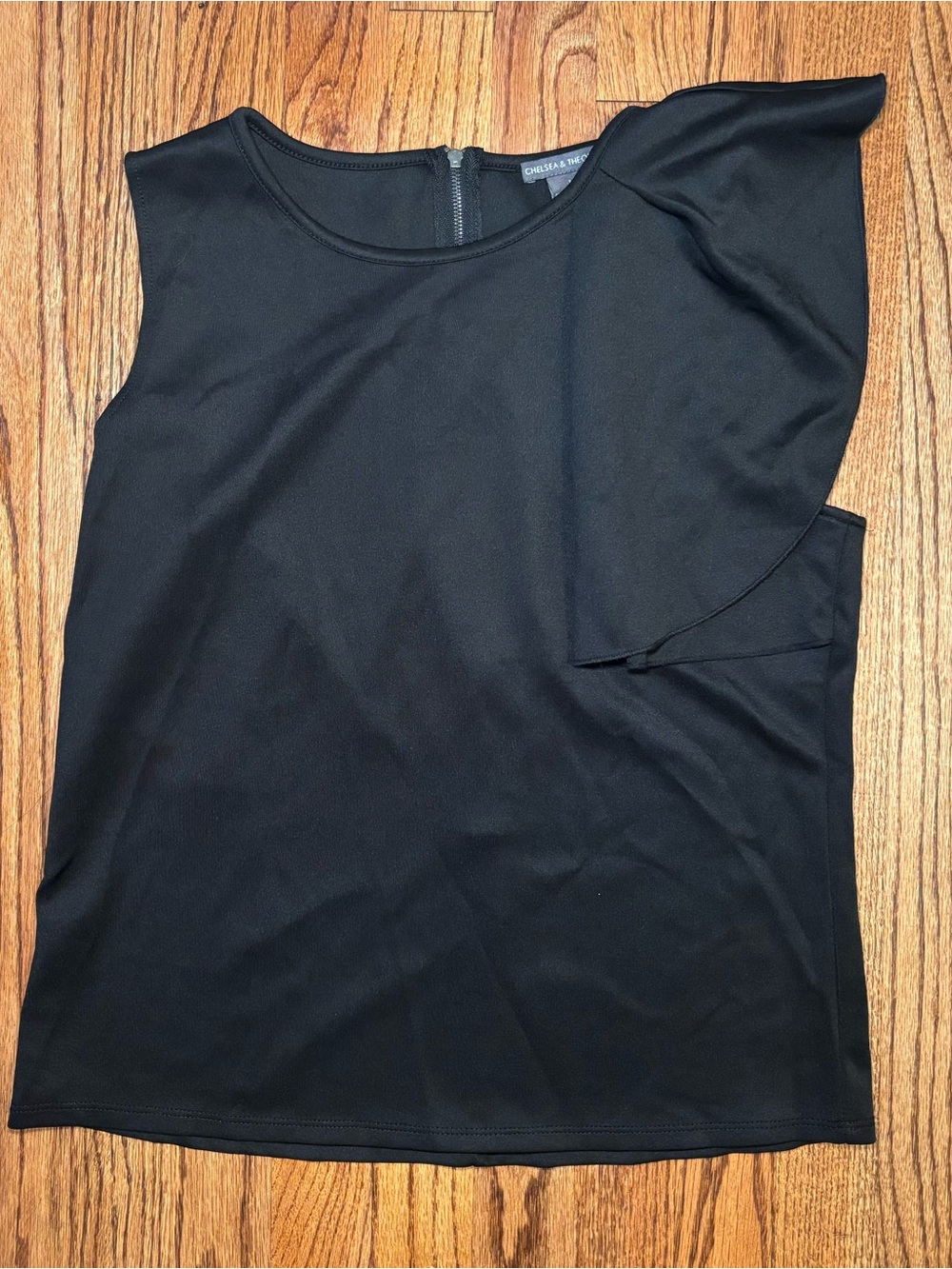 Chelsea & Theodore Black One-Shoulder Ruffle Tank Top